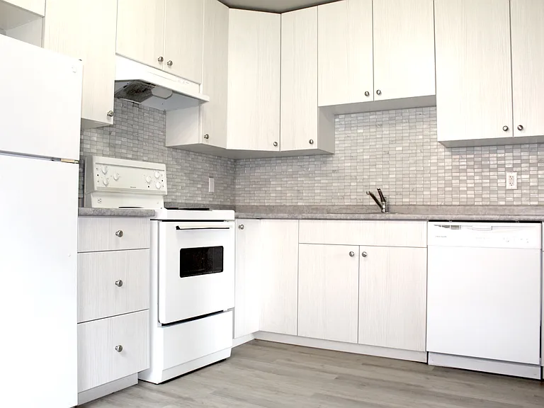 3955 Retallack St — Photo 4