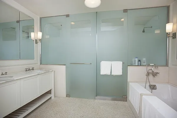 Rented by Olshan Realty | media 6