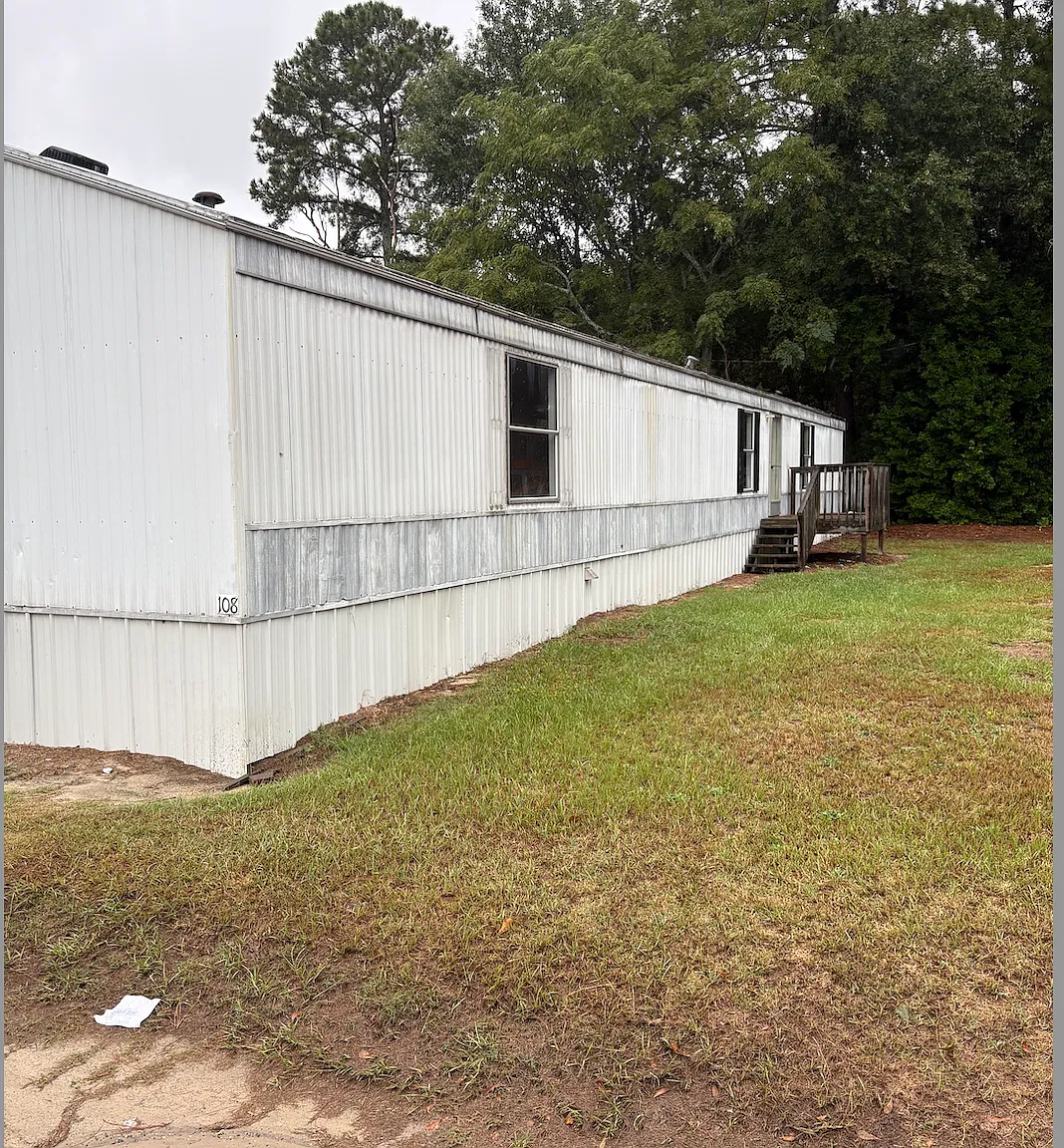 3 bed, 920 sqft, $750 — Photo 1