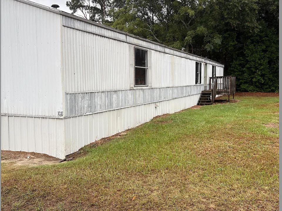 108 Azalea Ln