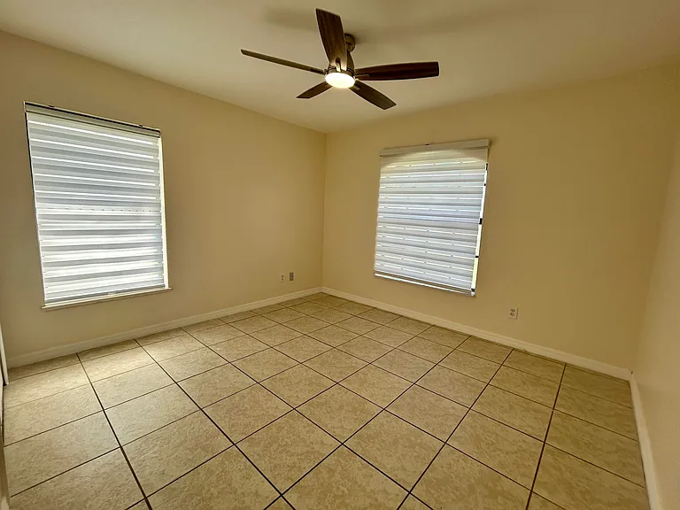 328 W Sugarland Cir — Photo 7