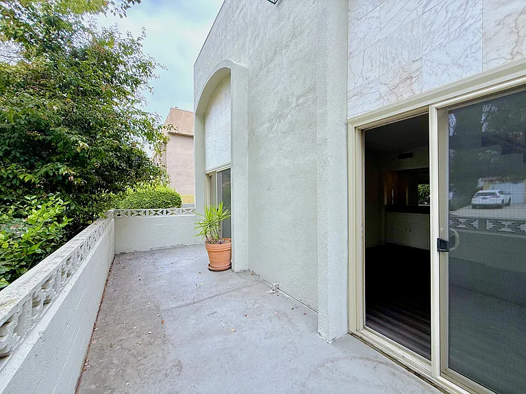 10809 Camarillo St #1 — Photo 8