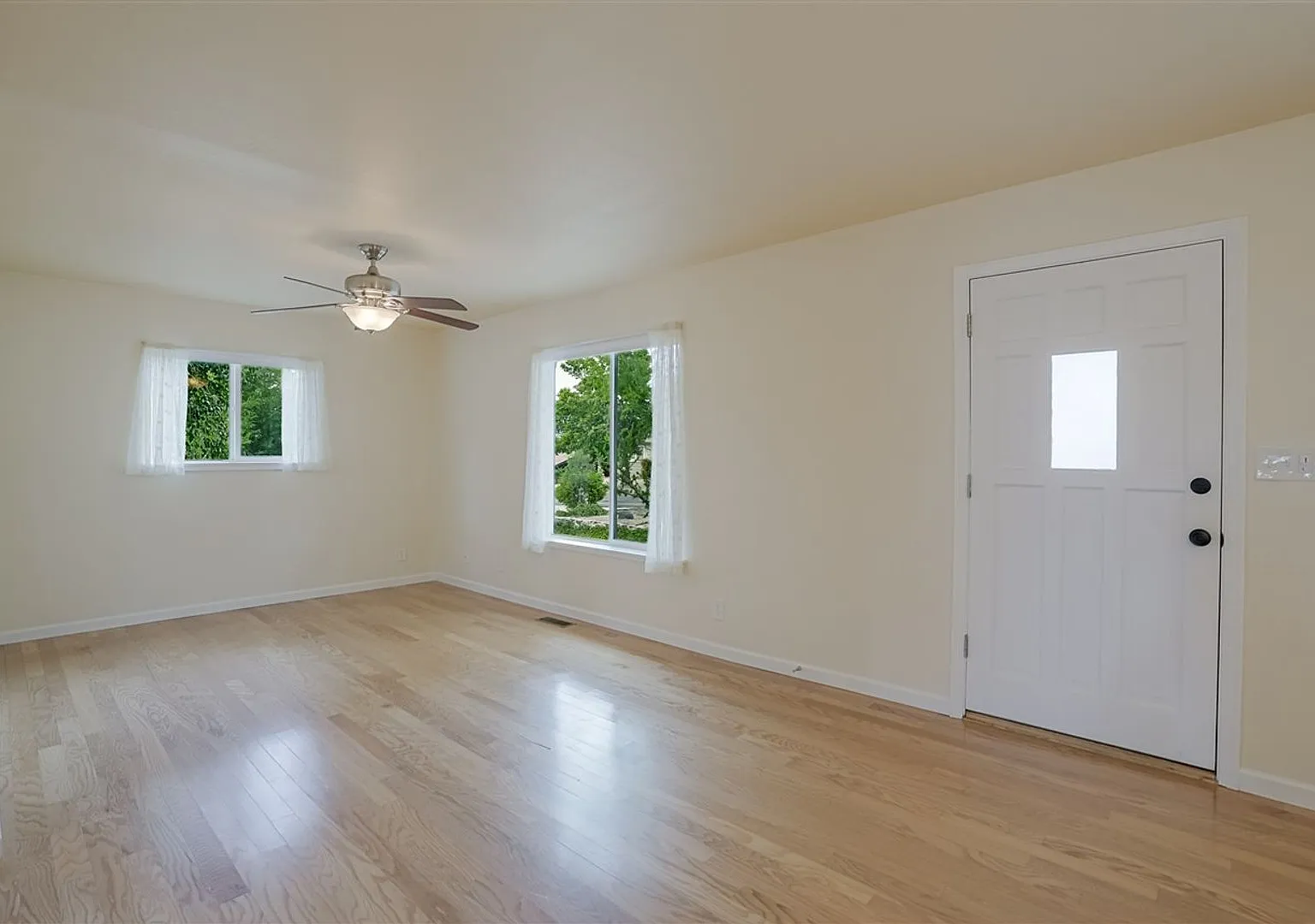 Beautiful 2 Bed, 2 Bath Home for Rent in Prescott — Photo 4