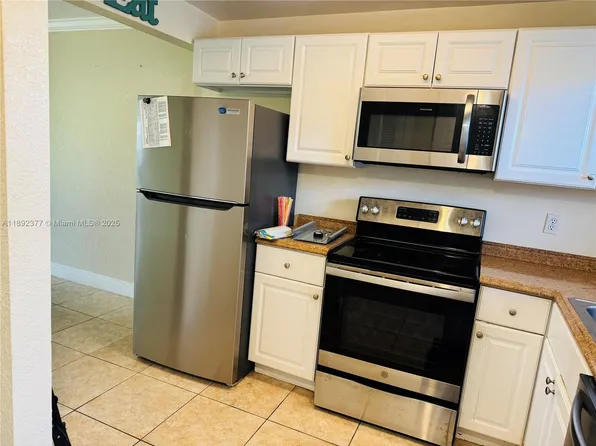 8110 Sunrise Lakes Blvd APT 109, Fort Lauderdale, FL 33322