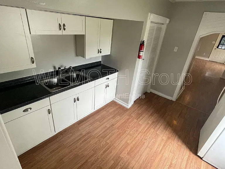 2631 Southeastern Ave — Photo 10
