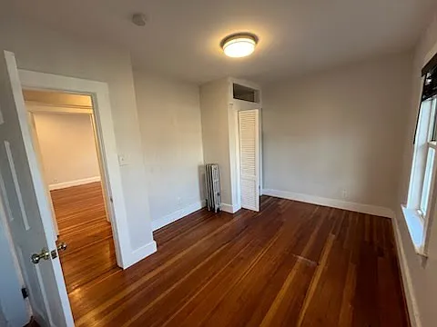 5 bed, 9999 sqft, $5,600 — Photo 4
