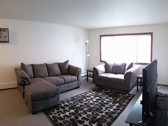 3rd image of 1080 Raymond Ave #4