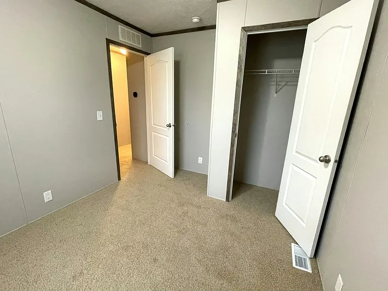 488 Linda Ln — Photo 13