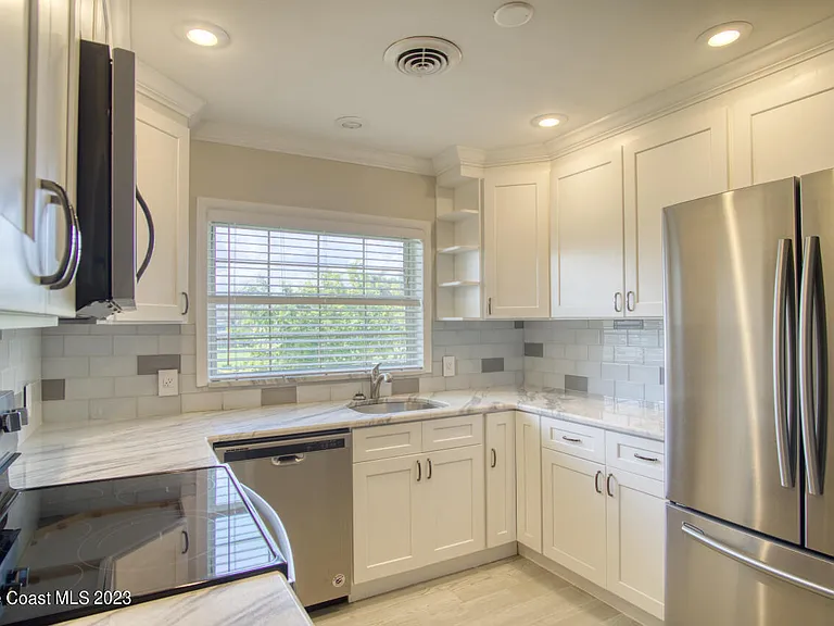 455 Laurel Ct — Photo 8