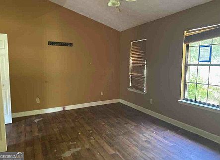 3rd image of 2112 Auburn St