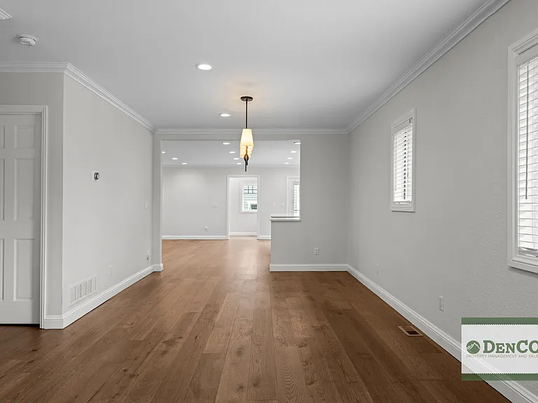 1401 S Clarkson St — Photo 7