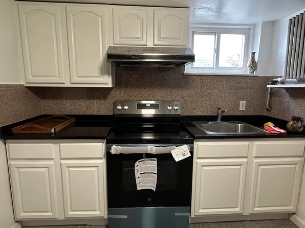 53-34 195th St, Flushing, NY 11365