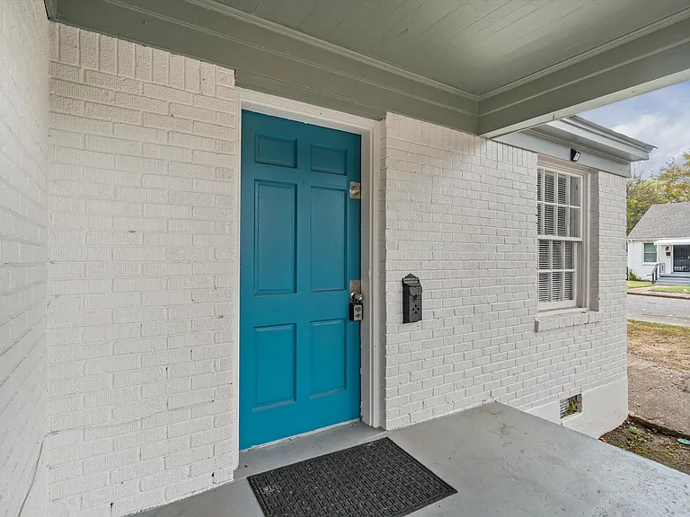 711 Goodman St — Photo 5