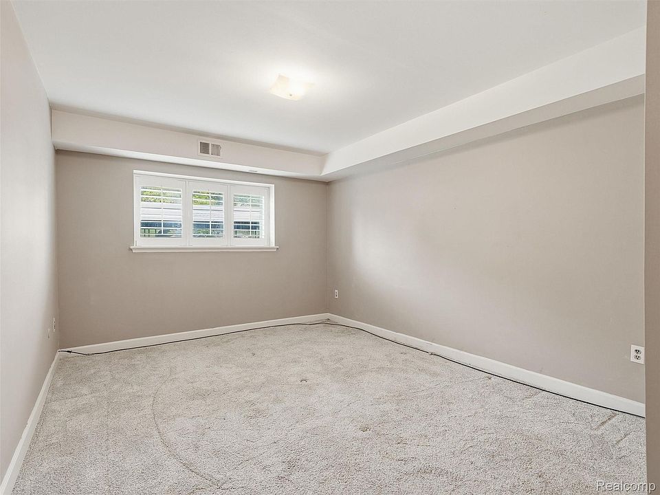 1677 Riverside Dr Apt 13, photo 18