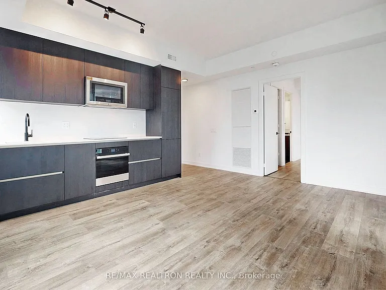 327 King St W #4105 — Photo 25