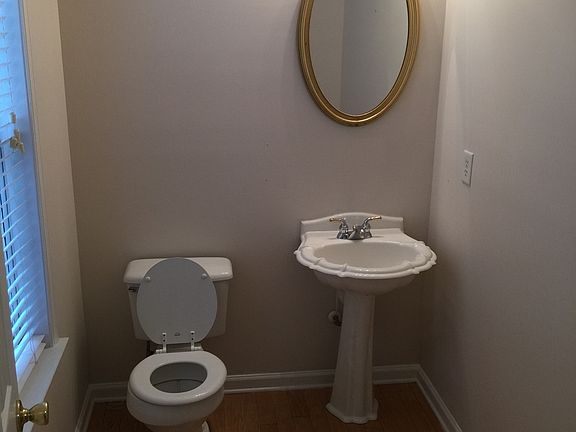 3rd image of 2689 Lakeside Dr SW