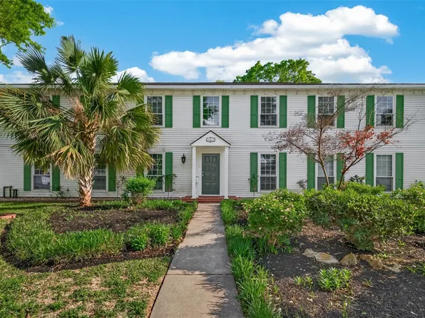 302 Hickory Ridge Dr, Seabrook, TX 77586