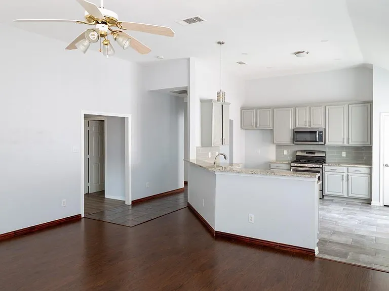 1524 Jessica Ln — Photo 10