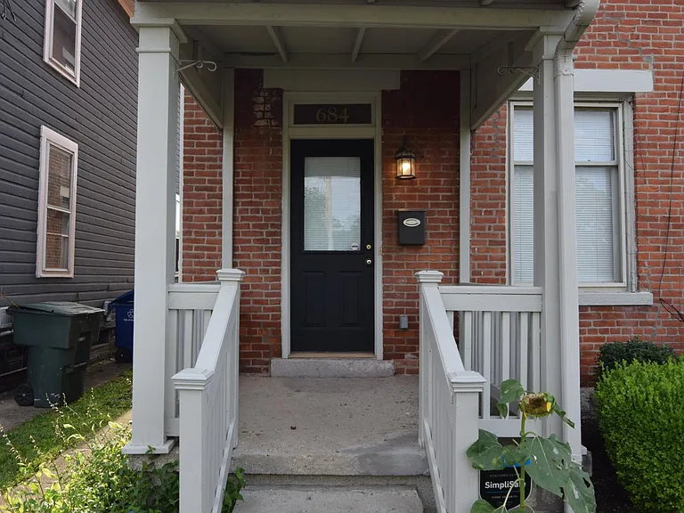 684 Hamlet St — Photo 2