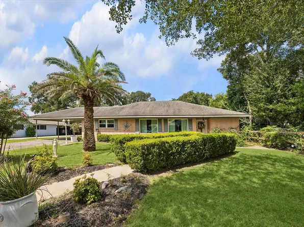 1011 Atchison St, Sealy, TX 77474