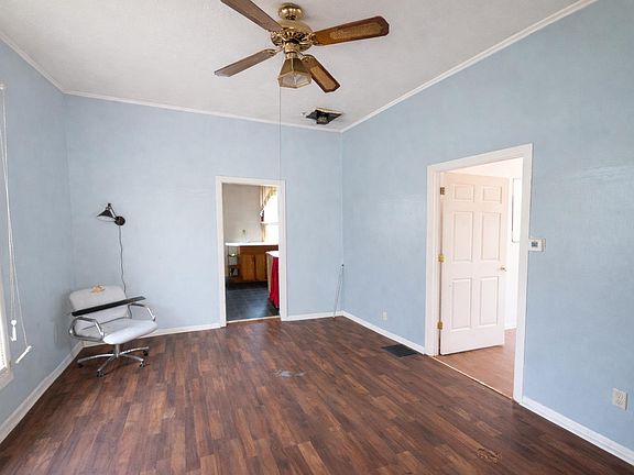 3rd image of 710 E 6th St
