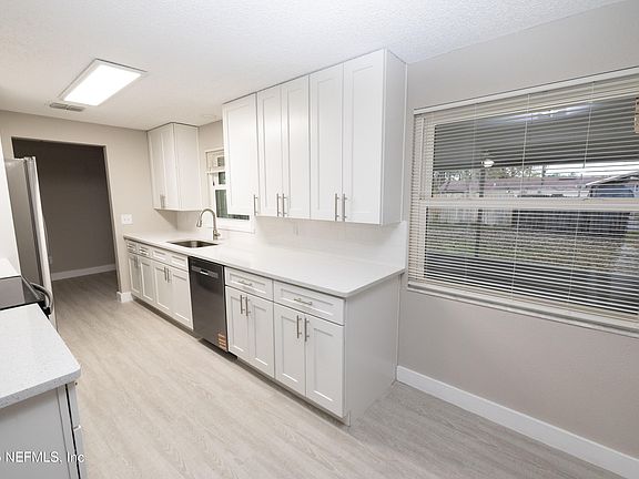 5th image of 2715 PINEWOOD Boulevard N