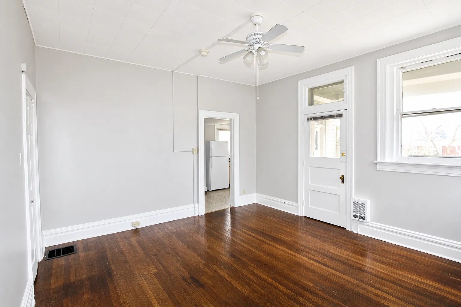 Studio, 400 sqft, $1,090 — Photo 4