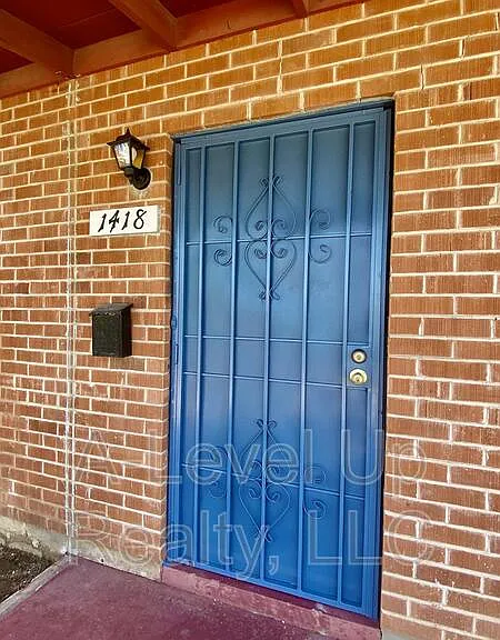 1418 N Jones Blvd — Photo 2