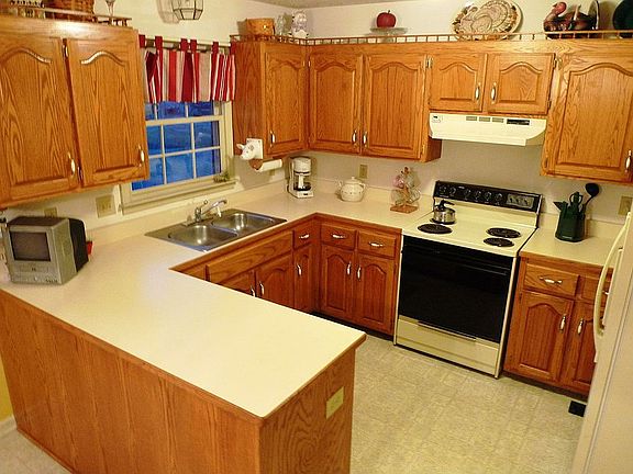 2nd image of 304 Carlton Pl