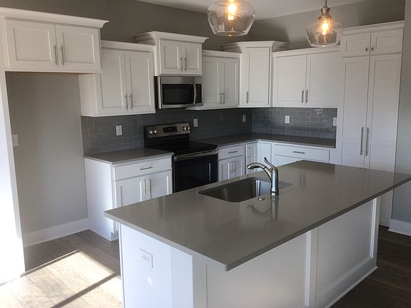 3rd image of 301 Aaron Ave NW
