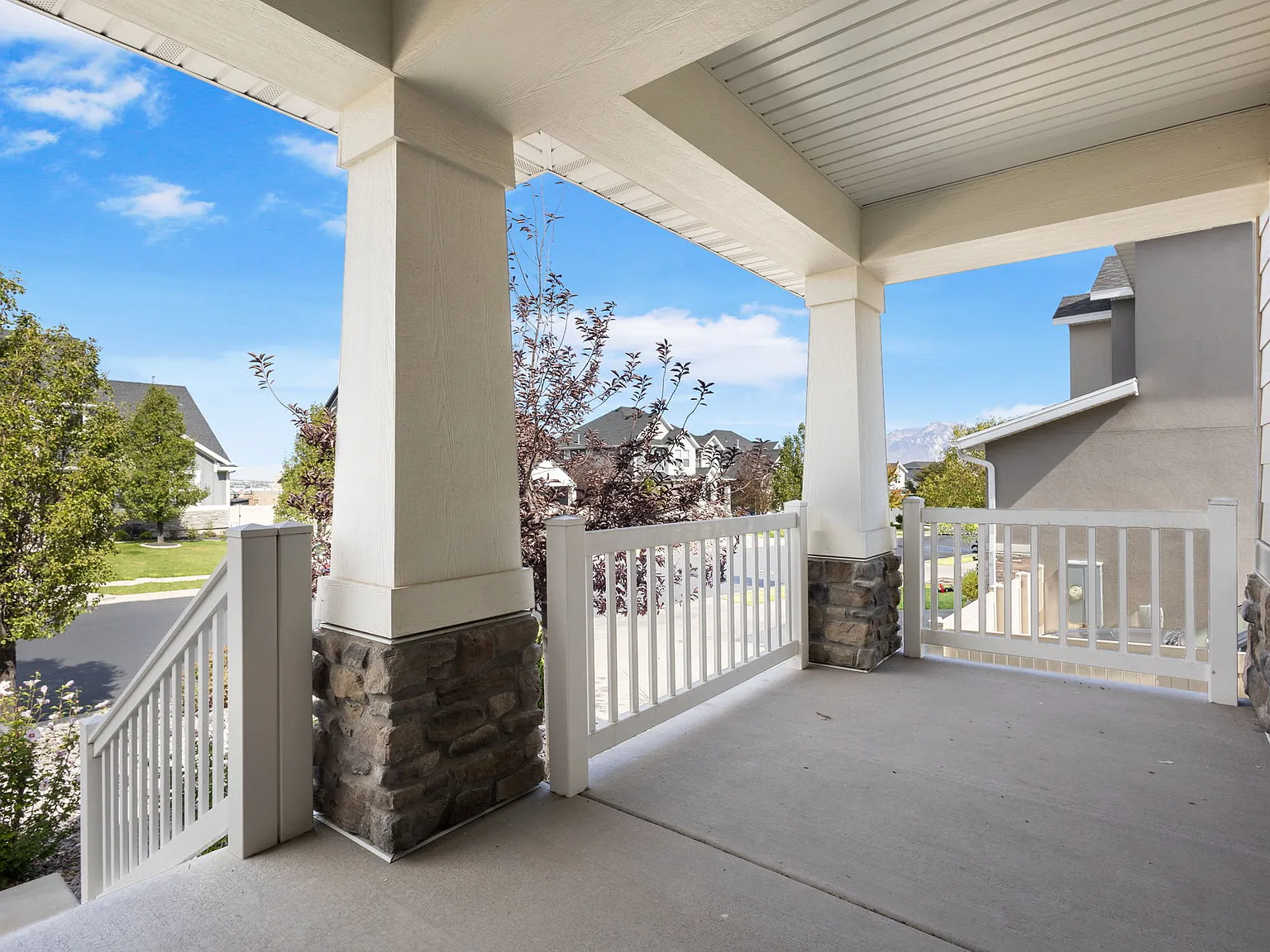 4 bed, 2.5 bath, 3429 sqft, $3,100 — Photo 2
