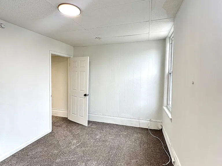 245 Ella St — Photo 9