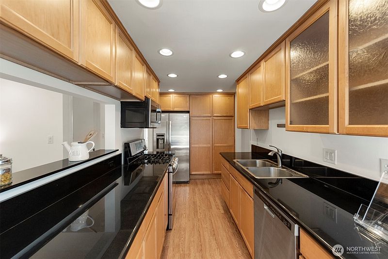5th image of 6831 37th Avenue NE