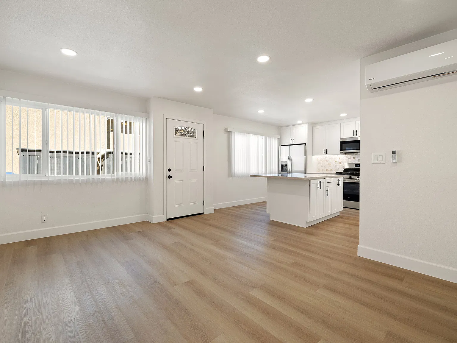2 bed, 820 sqft, $2,690 — Photo 4