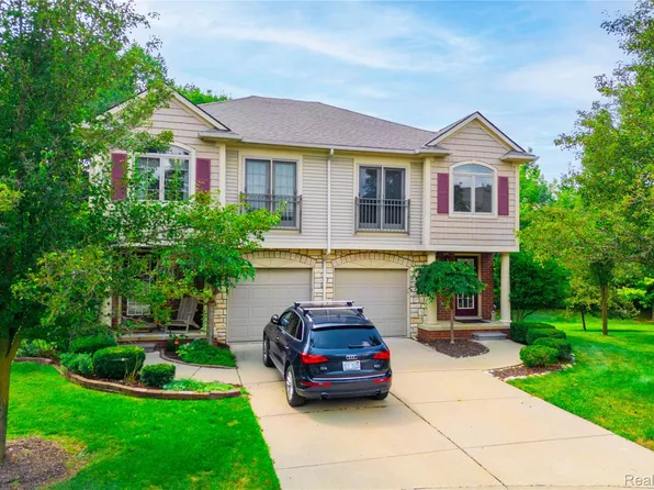 50580 Beechwood Ct, Plymouth, MI 48170