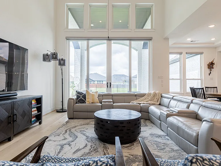 208 Sadaba St — Photo 16