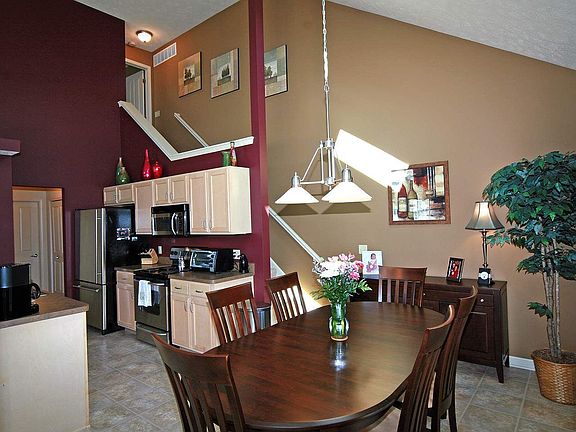 3rd image of 469 Winward Ln