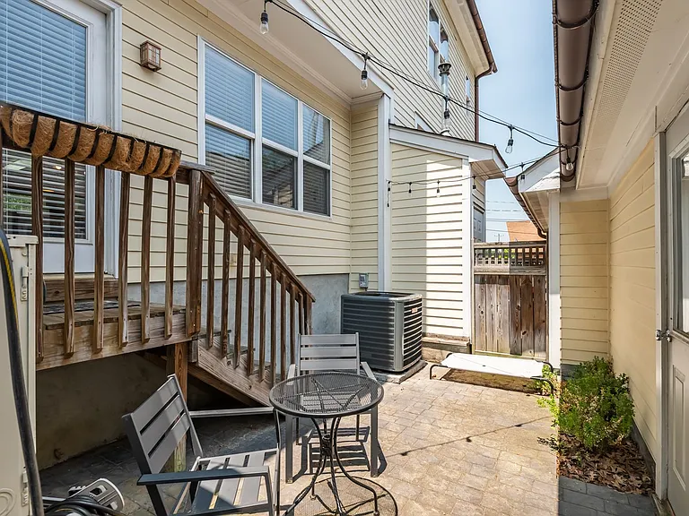 1540 N Duke St — Photo 24