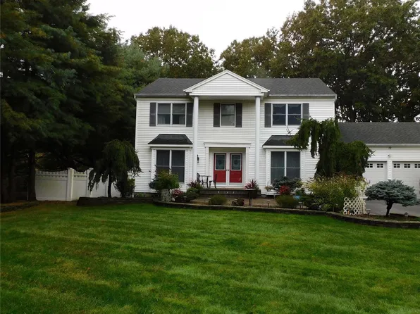 12 Sheri Court, Farmingville, NY 11738