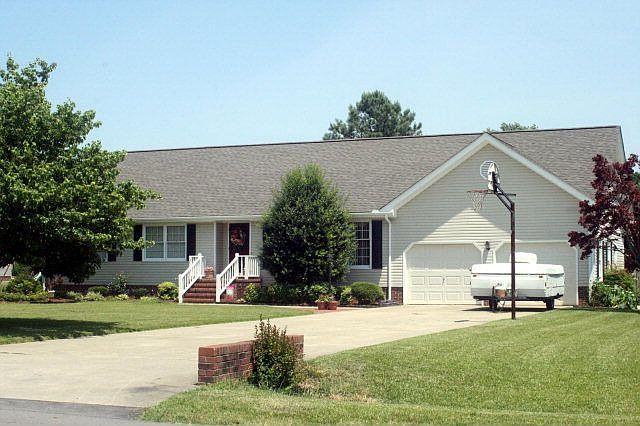 1st image of 104 Live Oak Dr