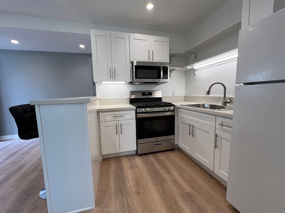 1st image of 1666 Stoddard Ave #1/2