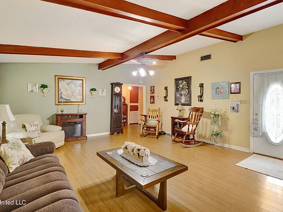 4th image of 19559 Riverline Dr E