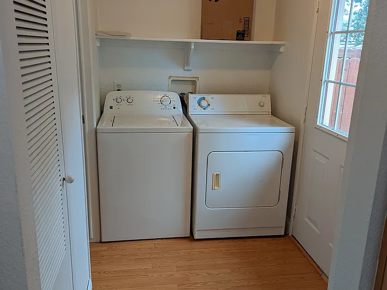 514 Holbrook St — Photo 15