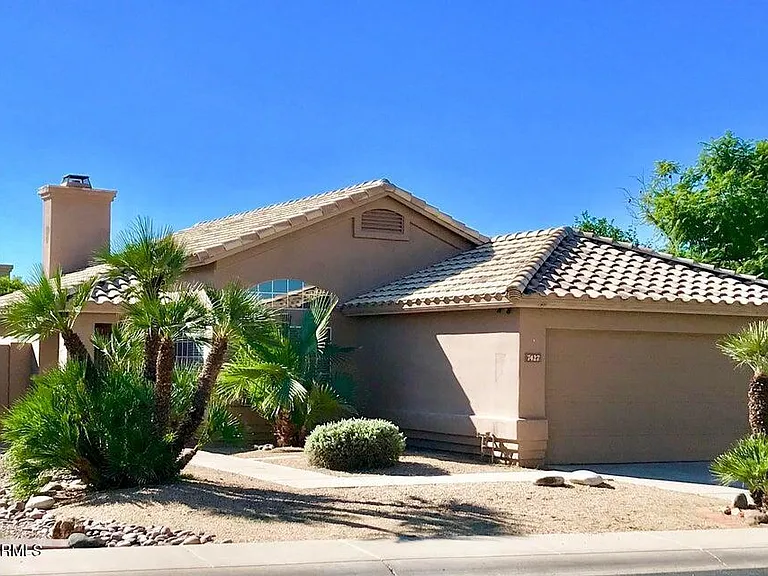7427 W Crest Ln — Photo 1