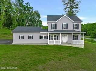2 Lochvue Dr, Wynantskill, NY 12198