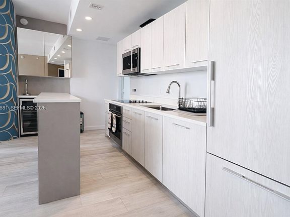 3rd image of 45 SW 9th St APT 3008