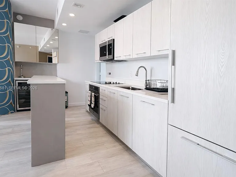 45 SW 9th St #3008 — Photo 3