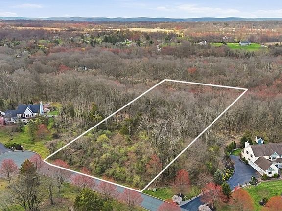 3rd image of 18 Meadow Ridge Rd