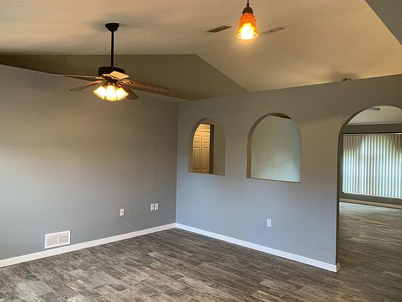 2nd image of 10 Rainbush Pl
