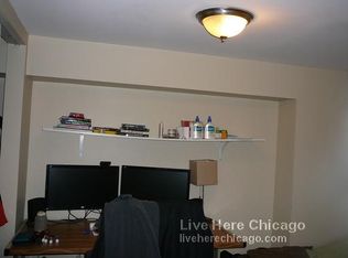 1912 W Henderson St, Chicago, IL 60657